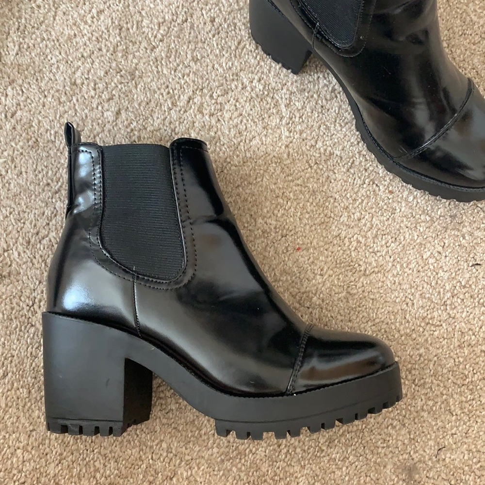 Black Windsor ankle boots.